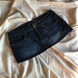 American Eagle Dark Wash Denim Mini Skirt 💋